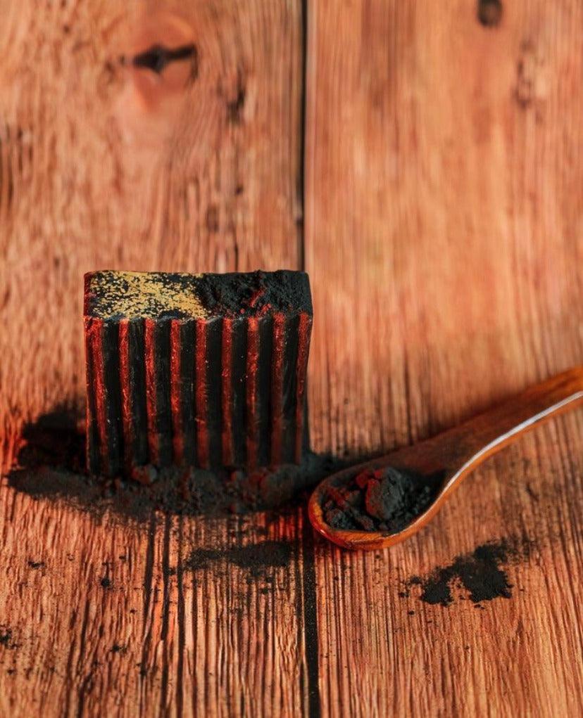 Little Earth Charcoal bar is designed to deeply cleanse and detoxify oily or blemish-prone skin. Activated charcoal draws out impurities and increases circulation—kickstarting skin’s natural healing process. Antioxidant and antiseptic Tea tree and Peppermint essential oils help to clear congested skin while offering an energizing, uplifting natural scent.