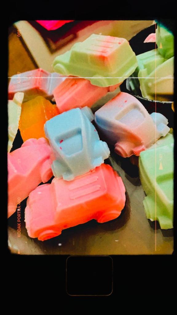 LittleEarth's Mini soaps are carefully handcrafted to suit the sensitive skin. This soap will gently cleanse your skin while keeping it soft and supple.